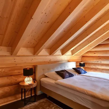 Casa de Férias Ferienblockhaus Schwarzwald - Luxus Mit Sauna & Whirlpool *